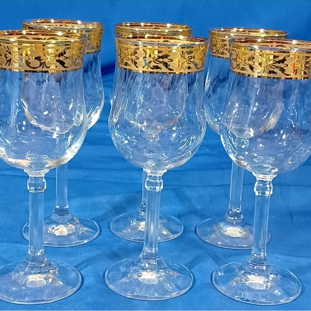 Luxurious Gold and White Crystal Wine Glass Set